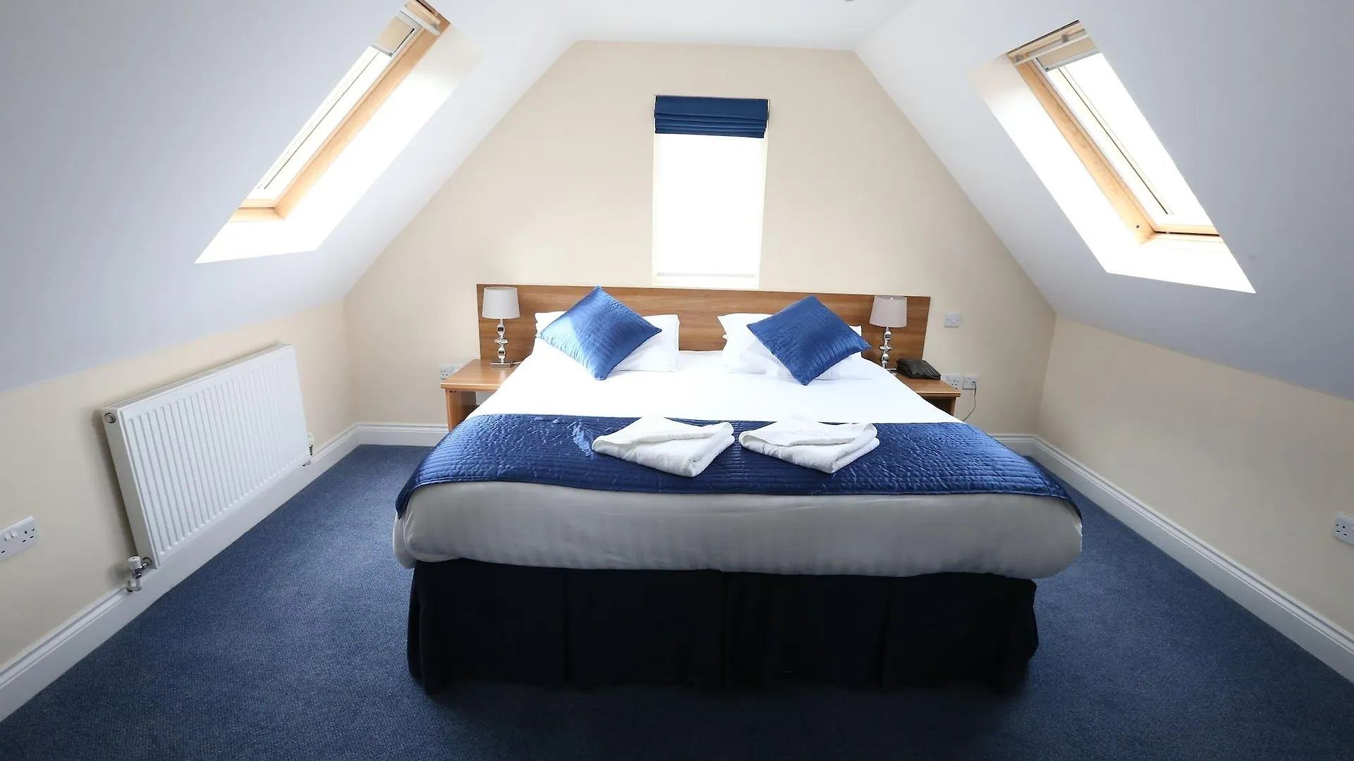 Corner House Hotel Gatwick With Bookable Holiday Parking Horley