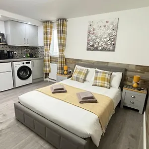 Gatwick Apartment